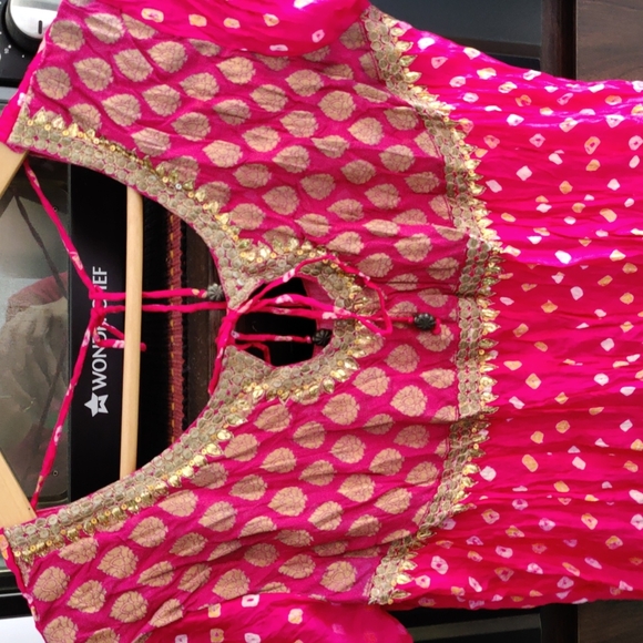 Bandhej Silk Suit - Picture 2 of 10